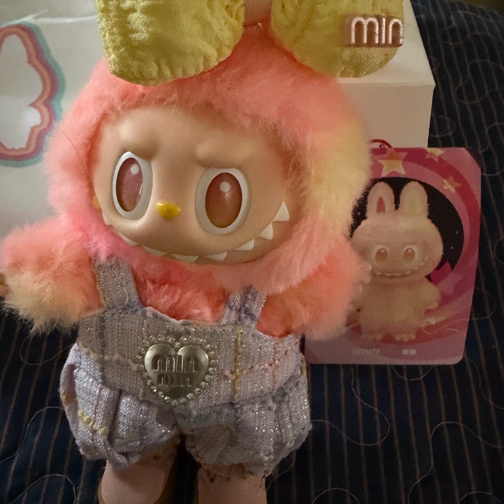 Labubu big into energy with outfit and shoes! NEW!